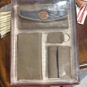 Set wallet and key chain